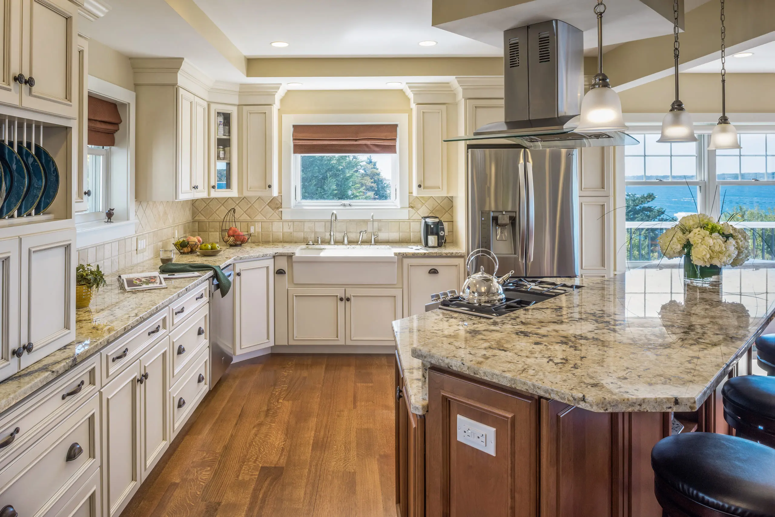 seaside-kitchen-island